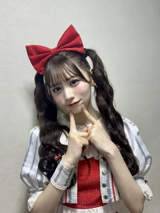 大きな赤いリボンをつけた立花琴未
