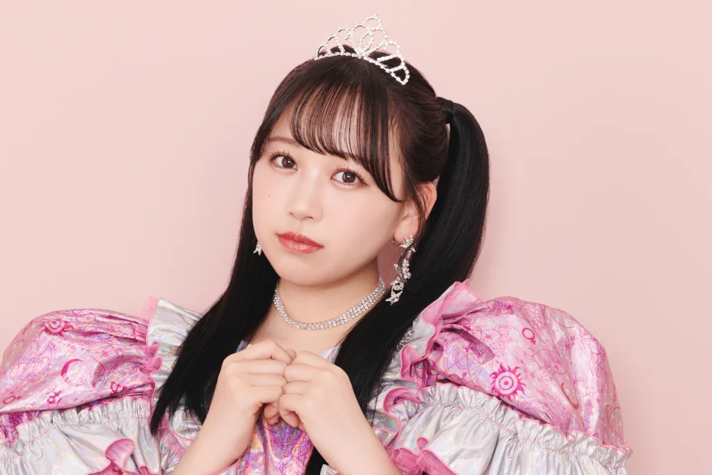 ティララをつけた松本かれん