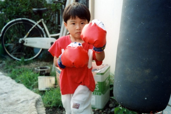 グローブを嵌めた幼少期の井上尚弥