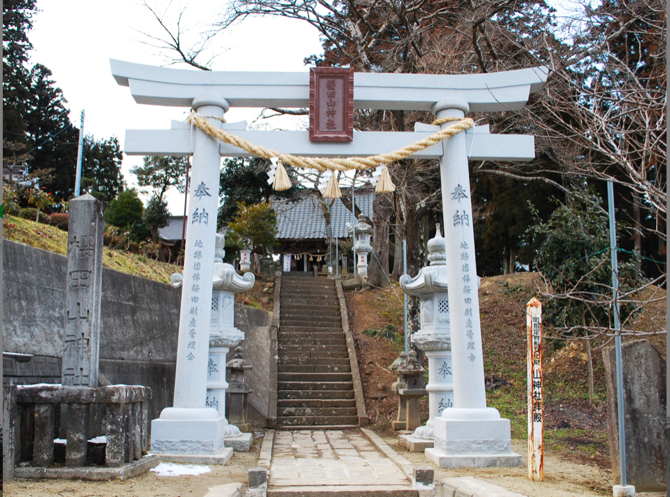 桜田山神社の境内